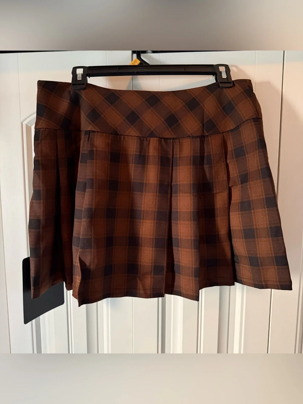 NWT Lulus Firah Brown and Black Plaid Pleated Mid-Rise Mini Skirt Size Large